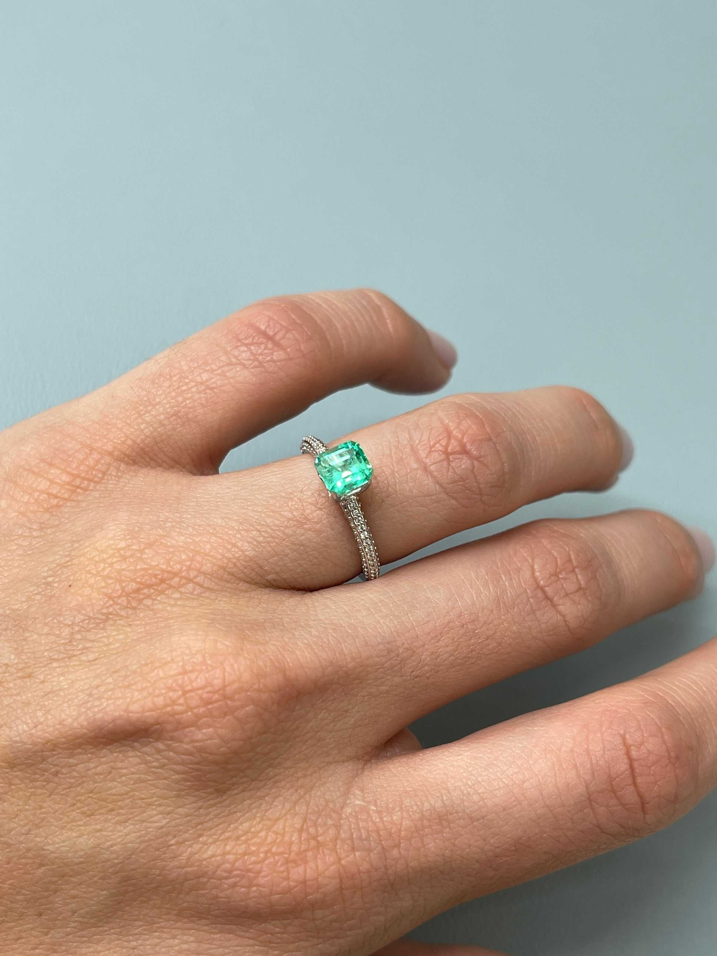1.09 Carat 14K Gold 3 Stone Engagement Ring with Lab-Grown Diamonds & Natural Colombian Emerald - Classic Asscher Cut for Women - Perfect for Proposals, Anniversaries, and Special Occasions
