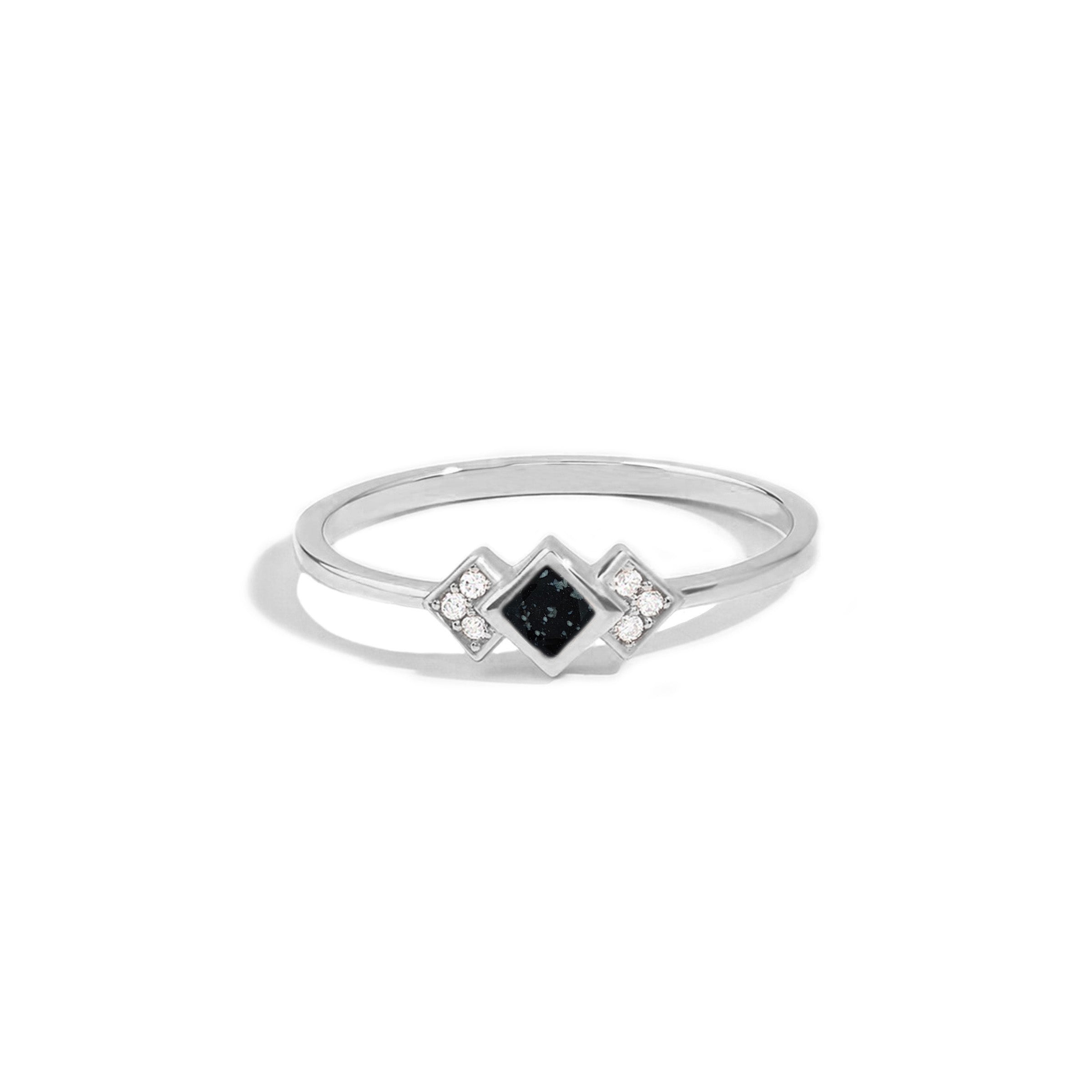 Radiant Tribute Ashes Ring - Memorial Jewelry for Loved Ones | Cremation Keepsake for Remembrance & Healing - Perfect for Memorial Services & Daily Wear