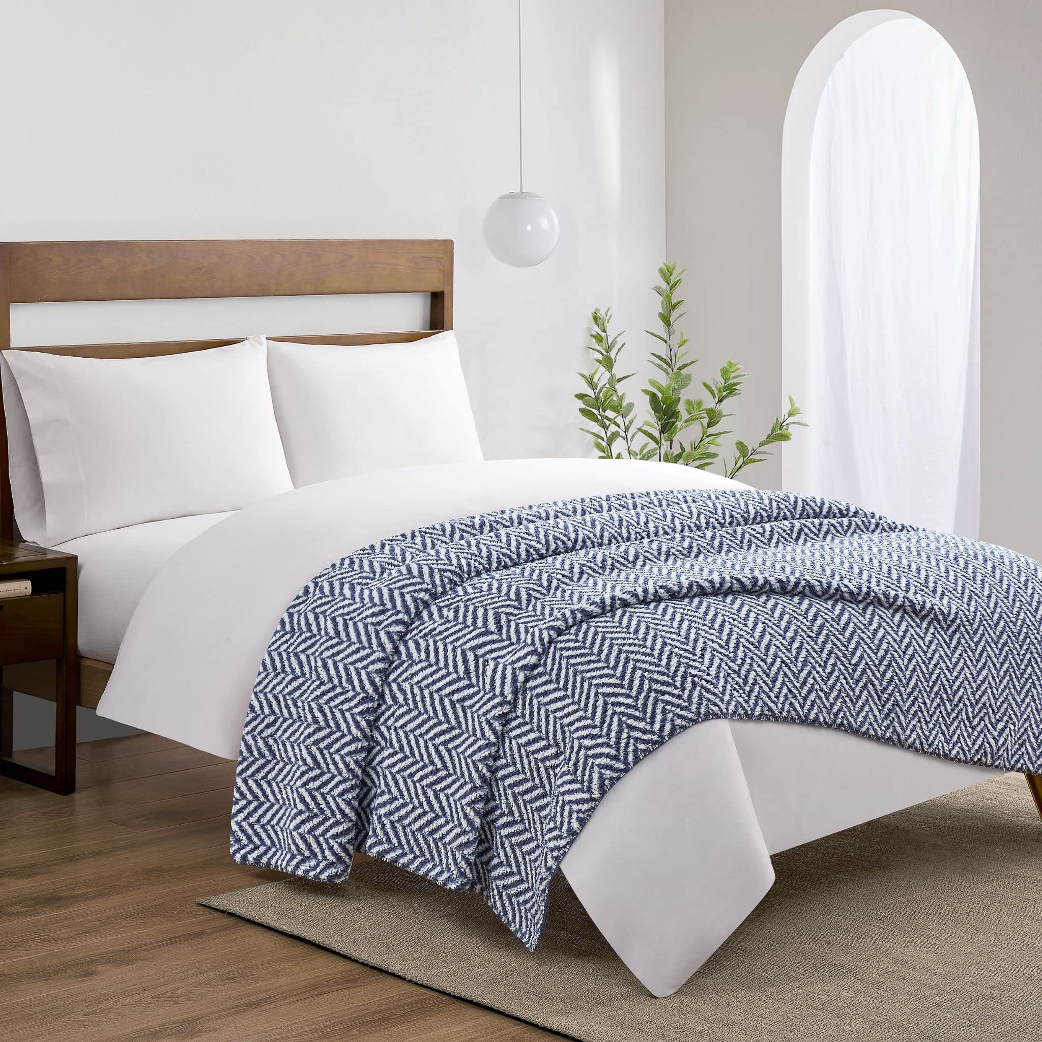 UGG Henrietta Sherpa Bed Blanket - Ultra Soft & Warm King Size Throw for Bed, Couch & Home Decor - Cozy Denim Accent Blanket for Winter Nights & Relaxation