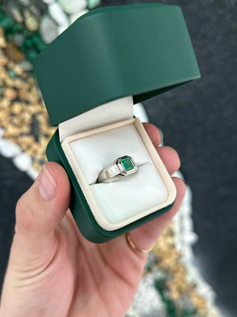 0.90ct SS Vivid Medium Green Emerald Pinky Men's Ring - Elegant Statement Jewelry for Weddings, Parties & Gifts