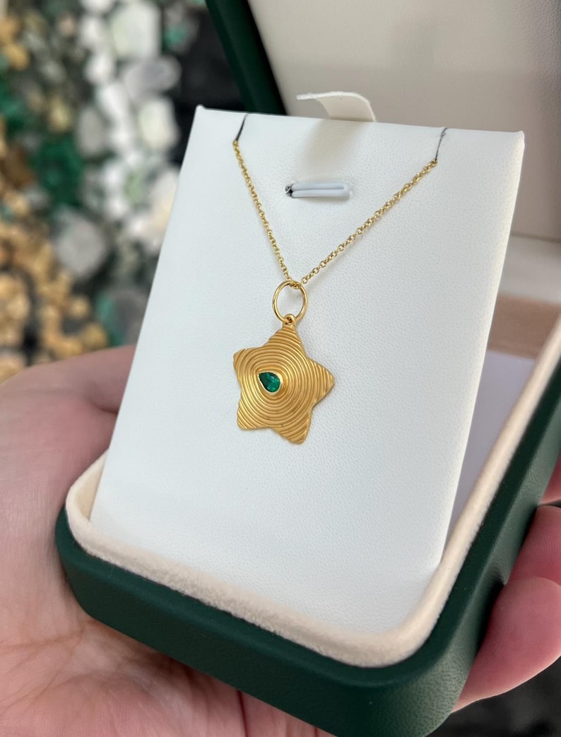 0.20ct Natural Pear Cut Emerald 14K Gold Chunky Star Charm Pendant - Bezel Set Emerald Jewelry for Women, Gift for Birthday/Anniversary/Valentine's Day