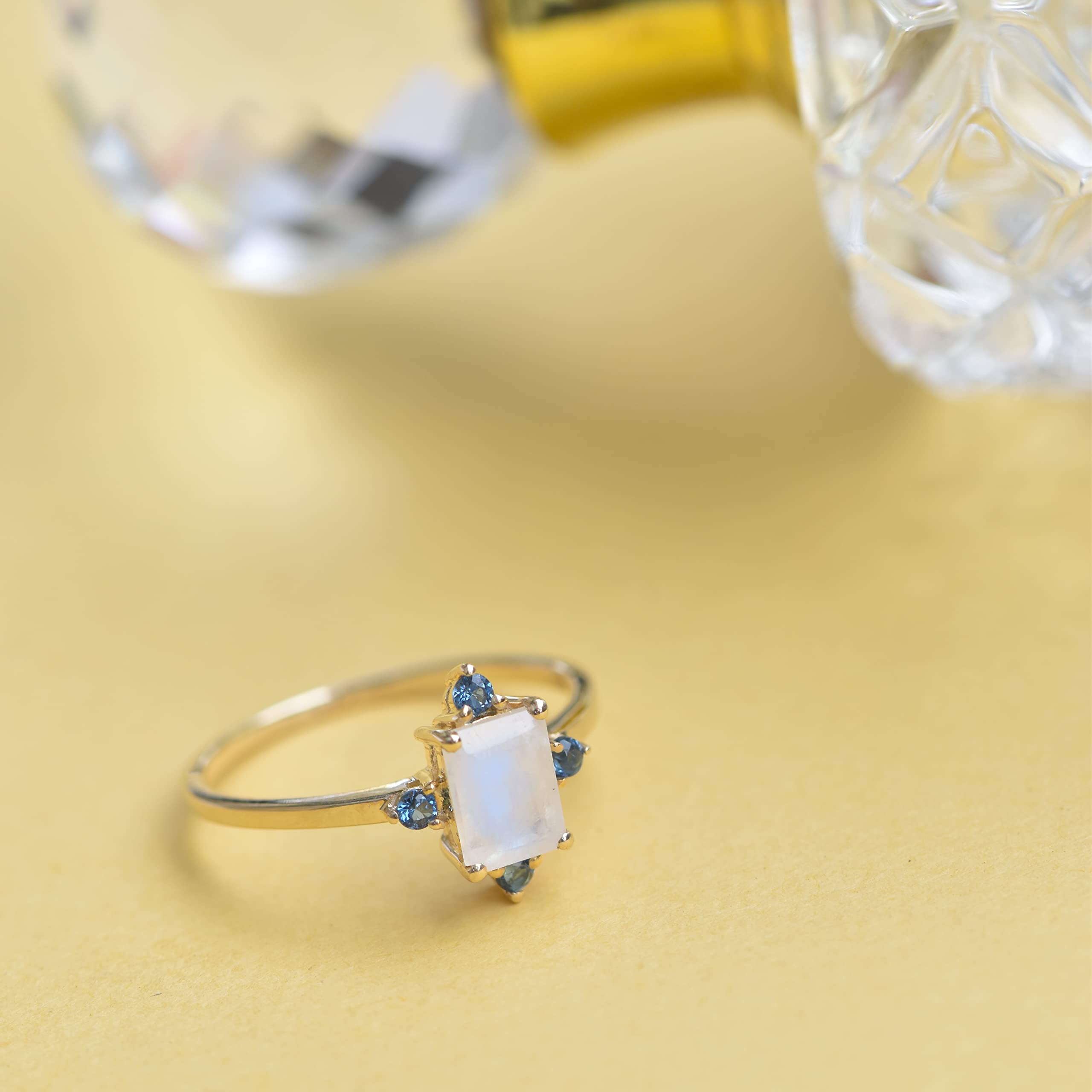 YoTreasure 1.57 Carat Total Weight Moonstone & London Blue Topaz 10K Yellow Gold Ring - Elegant Wedding, Engagement & Anniversary Jewelry Gift