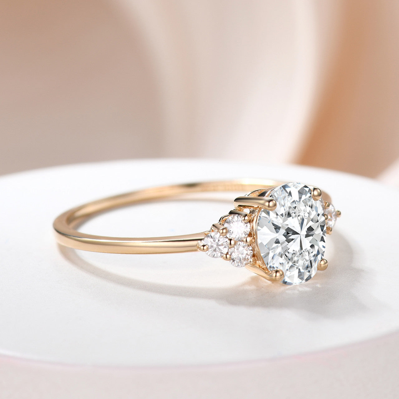 Lab Grown Oval Diamond Engagement Ring - 6x8mm IGI Certified 0.9-1 Carat in 14K/18K Yellow Gold - Perfect for Wedding Proposals & Anniversary Gifts