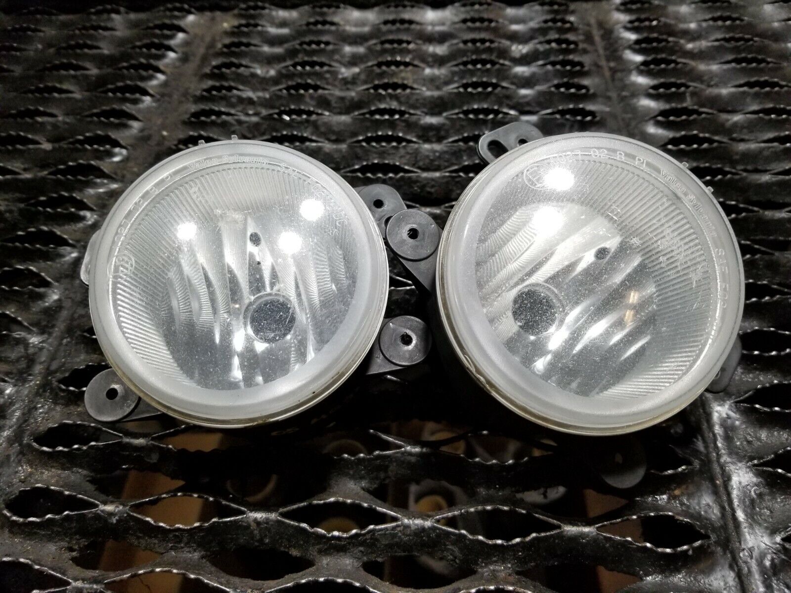 2005-2007 Dodge Magnum RT OEM Fog Light Kit - Pair (Left & Right) - Perfect for Night Driving & Foggy Conditions