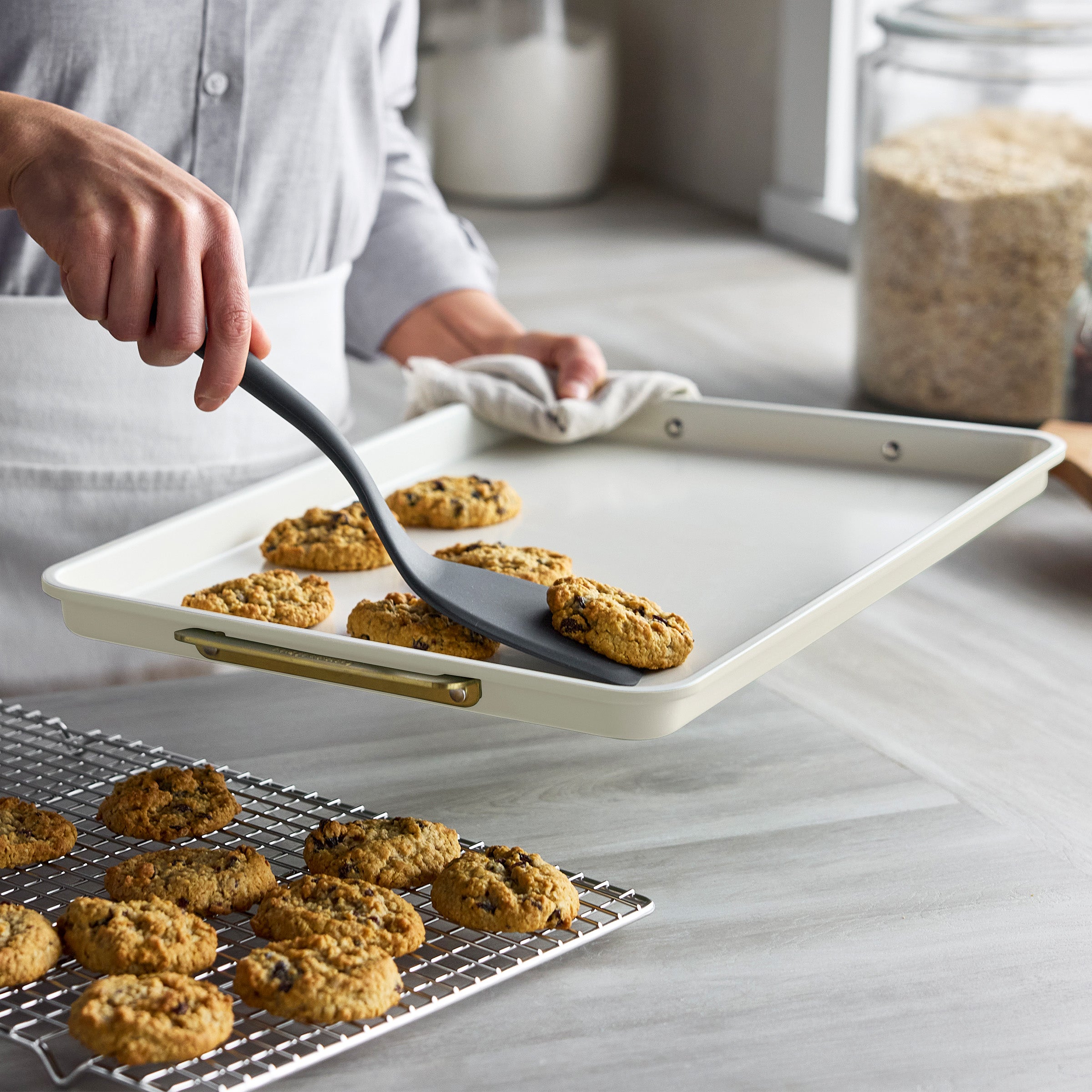 Premium Reserve Bakeware 13 x 18 Inch Half Sheet Pan - Heavy Duty Aluminum Baking Tray with Non-Stick Coating (Cream) for Cookies, Roasting, Baking - Perfect for Home & Commercial Kitchens