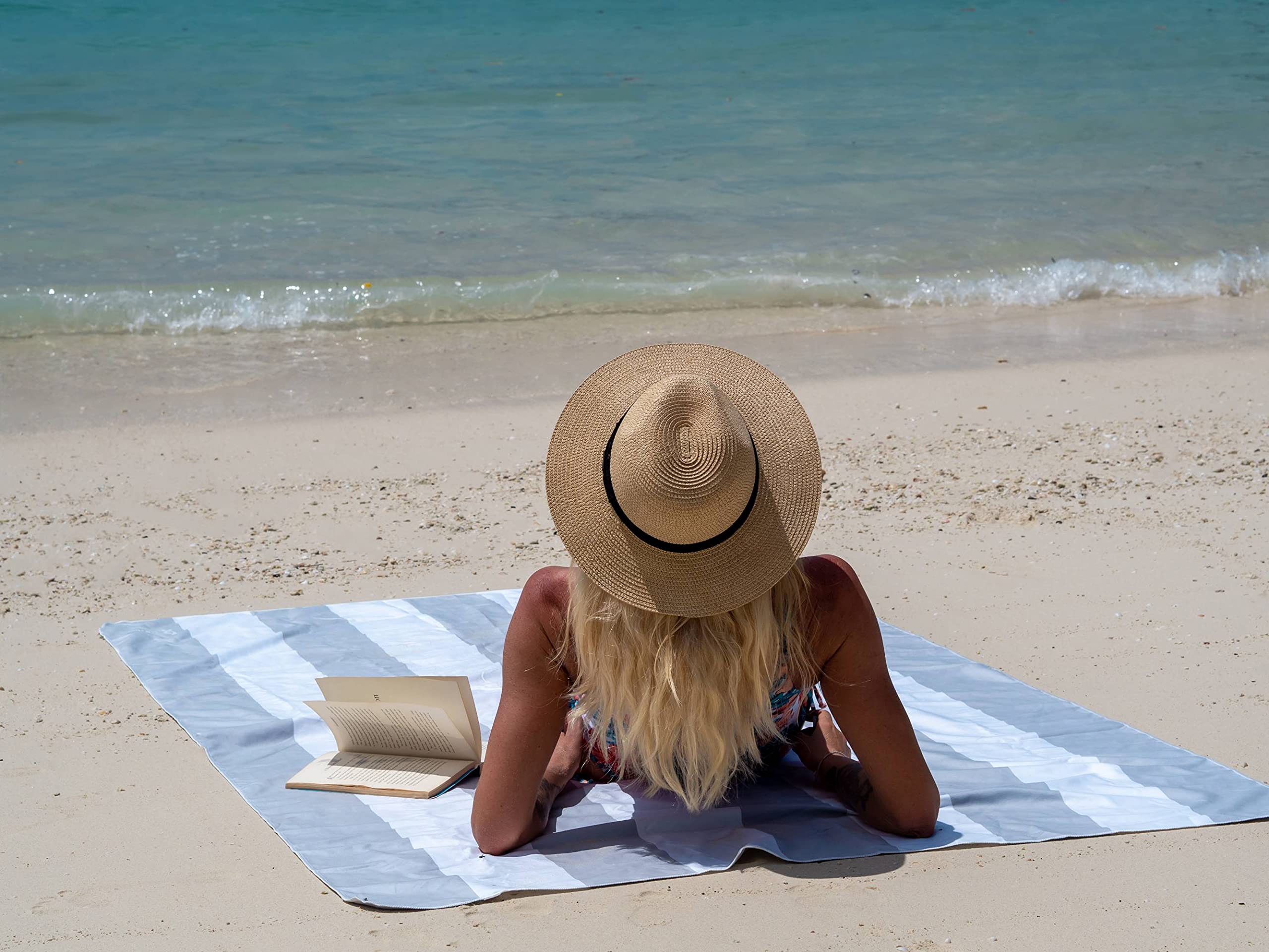 **Sand-Free Oversized Beach Towel 84