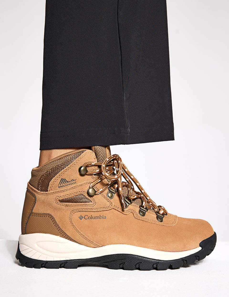 Newton Ridge Plus Waterproof Amped Hiking Boots for Men & Women - Lightweight, Durable & Comfortable Outdoor Shoes - Perfect for Hiking, Trekking & Camping Adventures (Elk/Dark Stone)