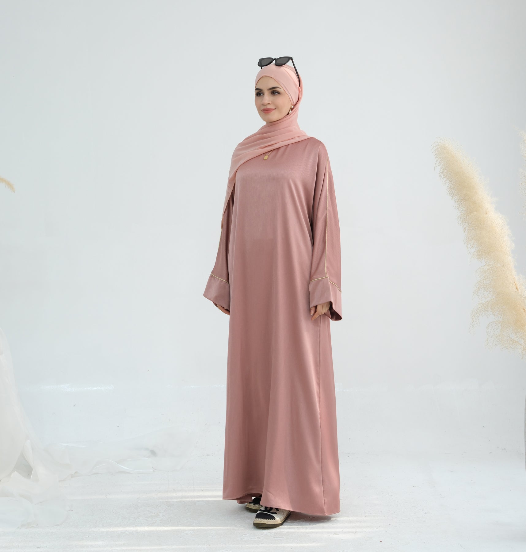 Elegant Ayana Textured Piping Detail Abaya Dress - Pink Modest Islamic Clothing for Women | Perfect for Prayer, Mosque & Special Occasions