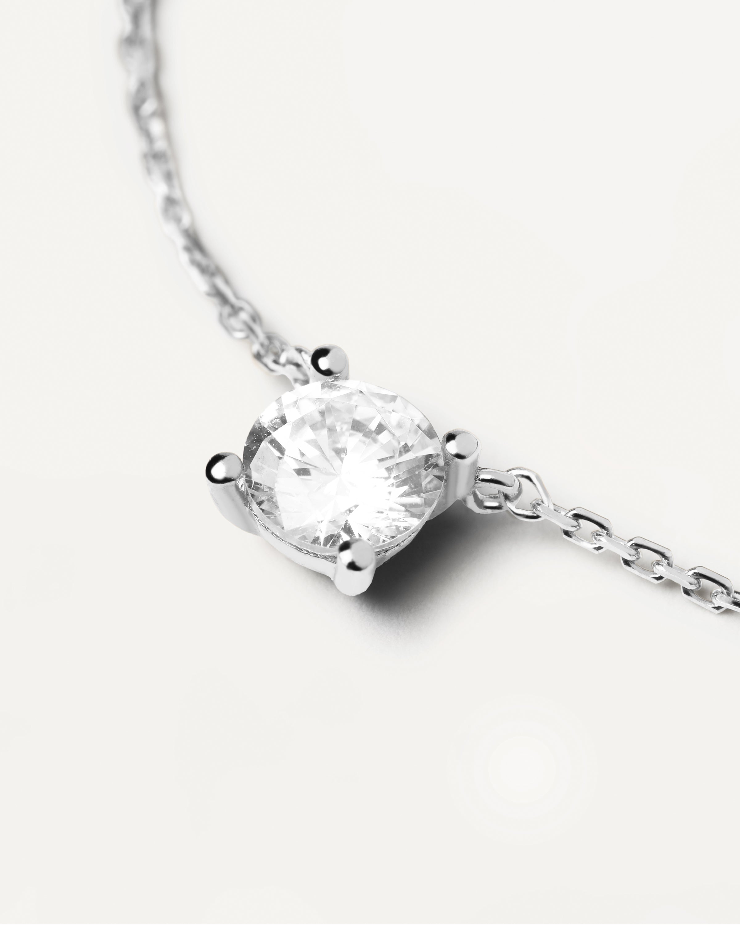 Exquisite Diamond & White Gold Solitaire Pendant Necklace for Women - Perfect for Weddings, Anniversaries & Special Occasions