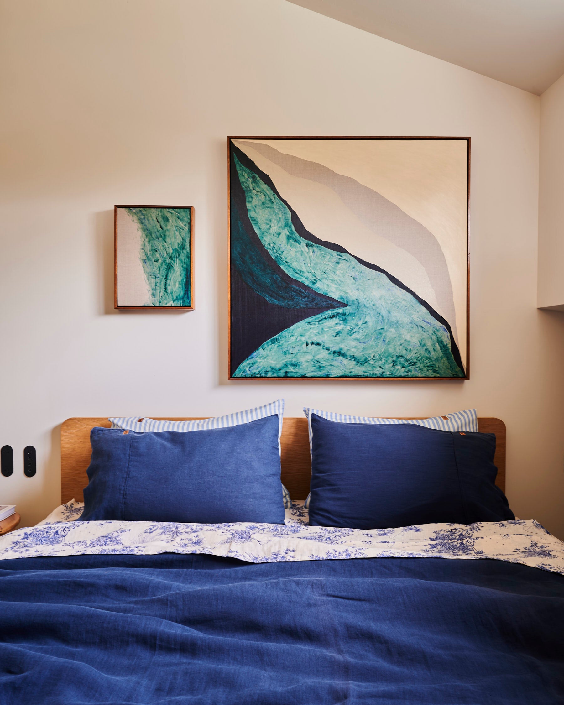 Premium Indigo Linen Pillowcases Set of 2 - 100% Natural Soft Breathable Bedding - Perfect for Home, Hotel & Spa Use