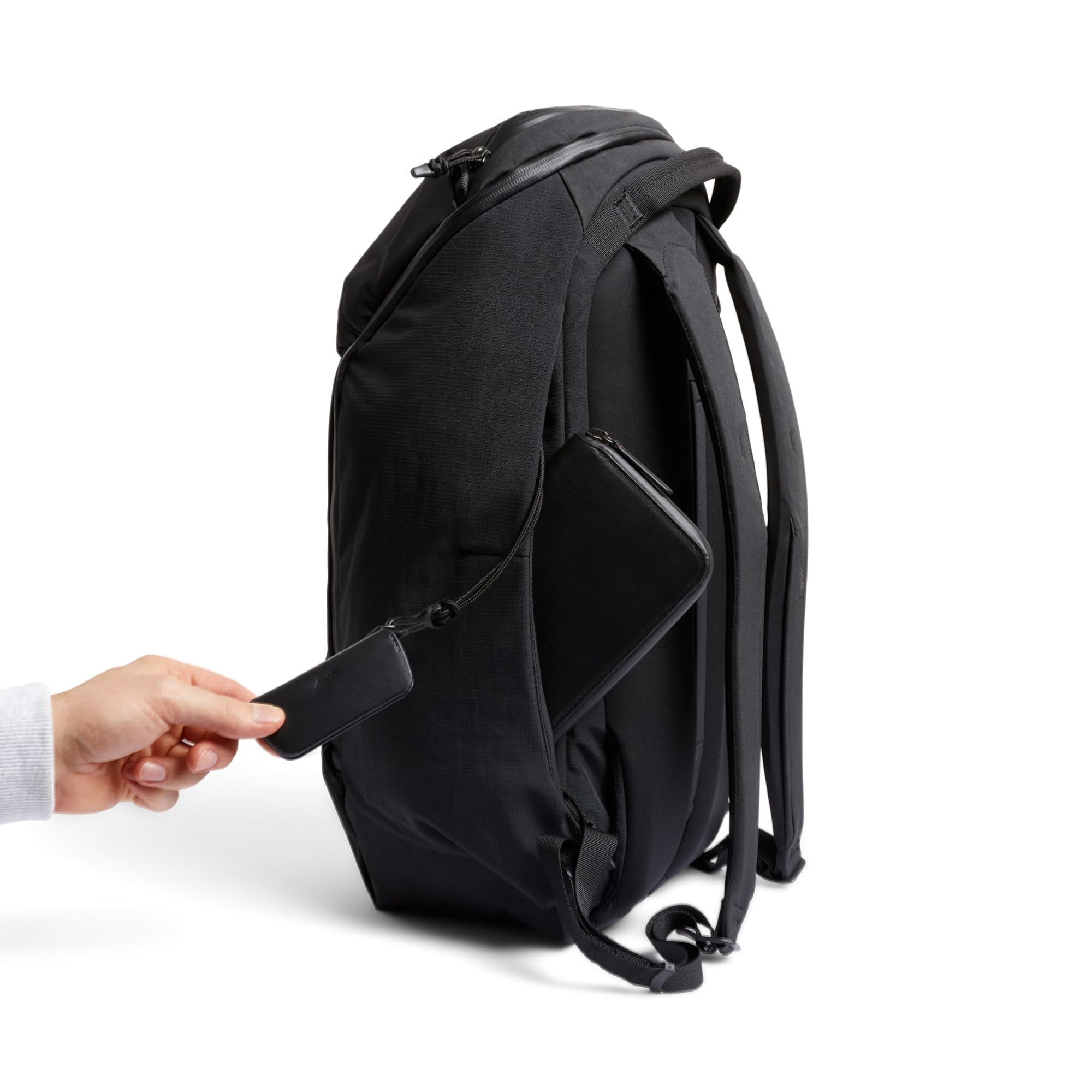 Bellroy Venture Ready Pack 26L Backpack with Luggage Pass-Through - Water-Resistant Travel Backpack for Commuting, Hiking & Airplane Carry-On - Black
