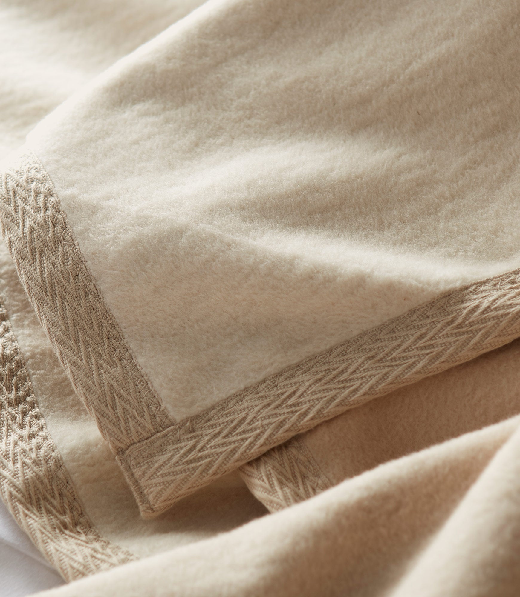 Soft Reversible Cotton Blanket - Cozy & Breathable for Bed, Couch, and Travel - Perfect for All Seasons