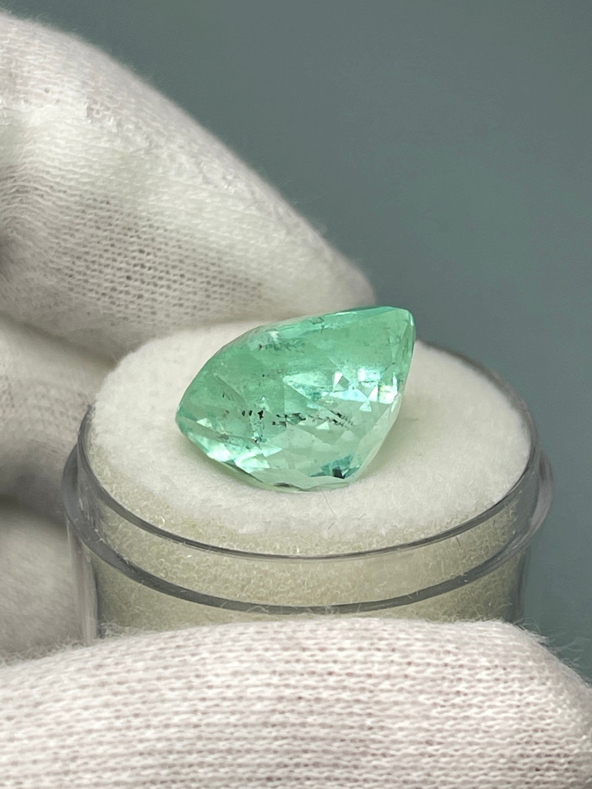 12.86 Carat Natural Colombian Emerald Cushion Cut 14.5x14mm - Luxury Gemstone for Engagement Rings & Fine Jewelry