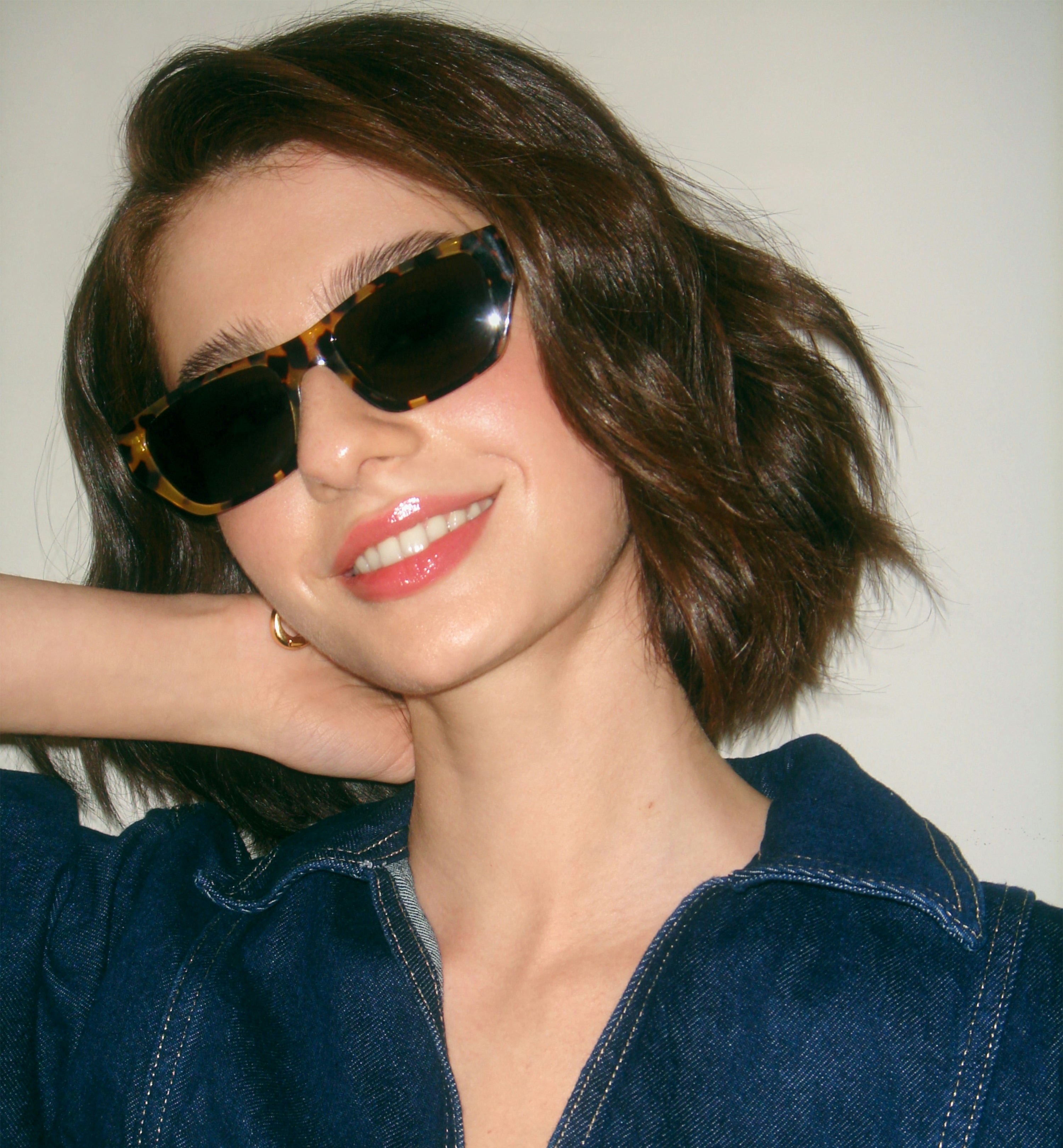 Trendy Slang Sunglasses for Men & Women - UV Protection, Retro Style, Lightweight & Comfortable - Perfect for Beach, Driving, and Outdoor Activities
