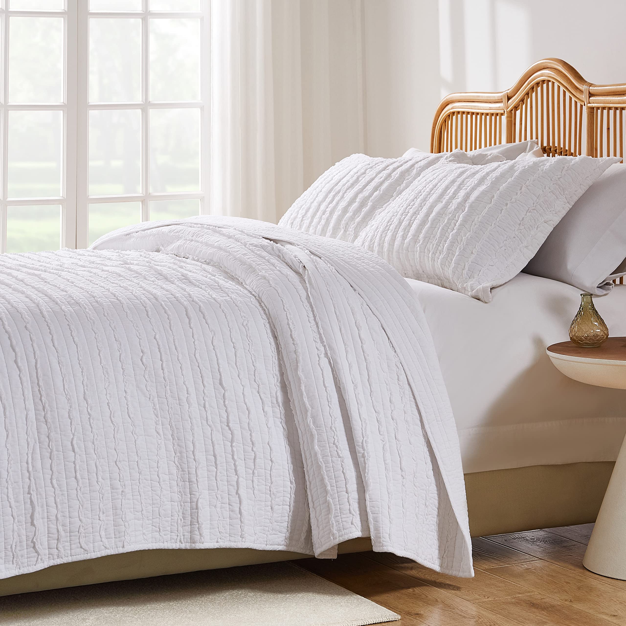 Greenland Home GL-1109BK King Size Ruffled Quilt Set - Soft White Bedding for Master Bedroom, Guest Room & Hotel Decor - Elegant Bedspread with Delicate Frill Details