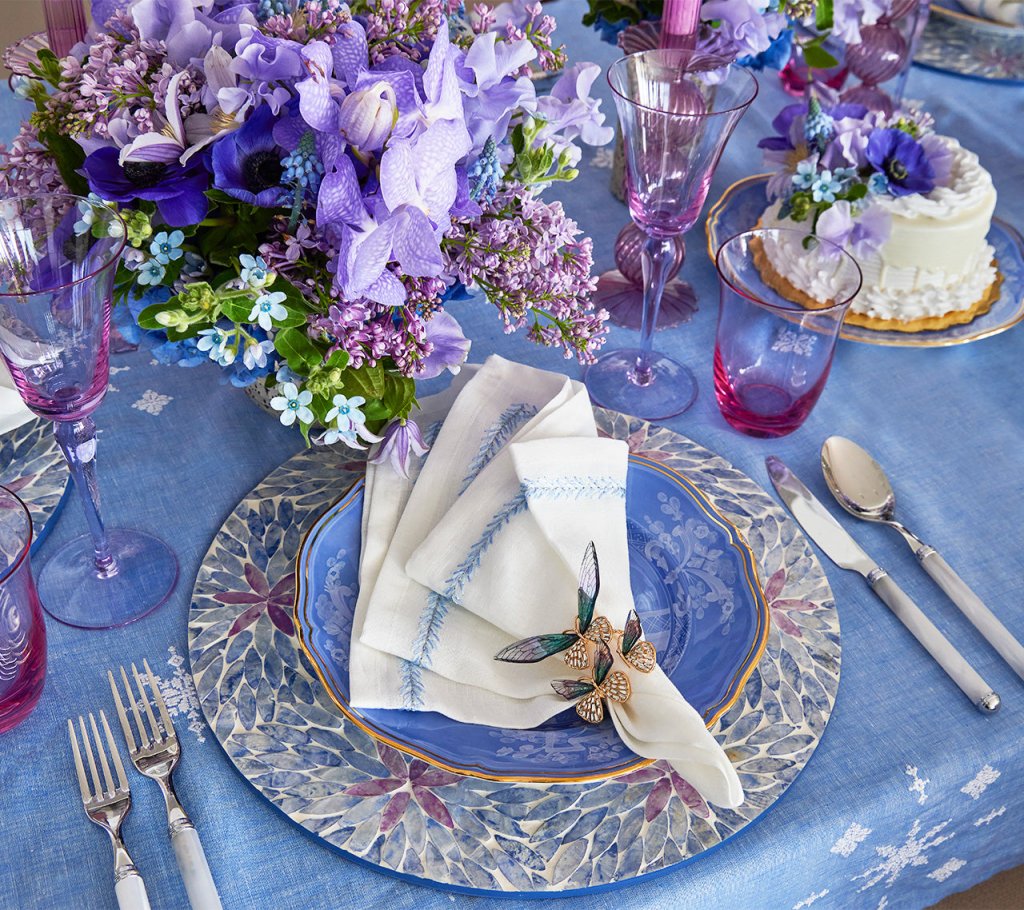 Premium Floral Placemats Set of 4 - Waterproof Washable Table Mats for Dining Room Decor, Kitchen Table Setting, and Party Dinnerware - Perfect for Home, Restaurant, and Outdoor Entertaining
