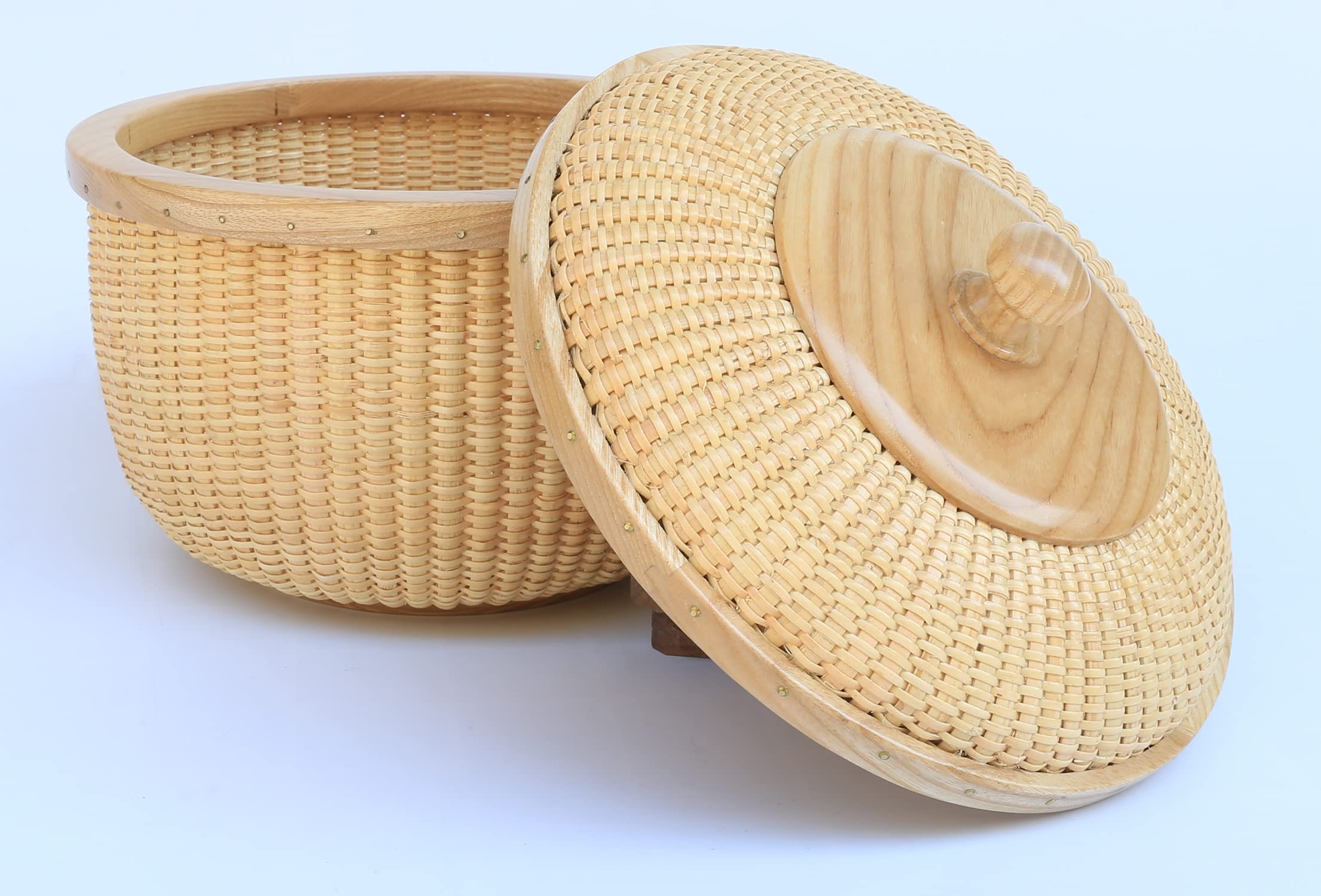 Stylish Rattan Lidded Storage Basket - Handwoven Circular Organizer for Home Decor, Sewing Kits & Craft Supplies | Perfect for Living Room, Bedroom & Craft Room Organization