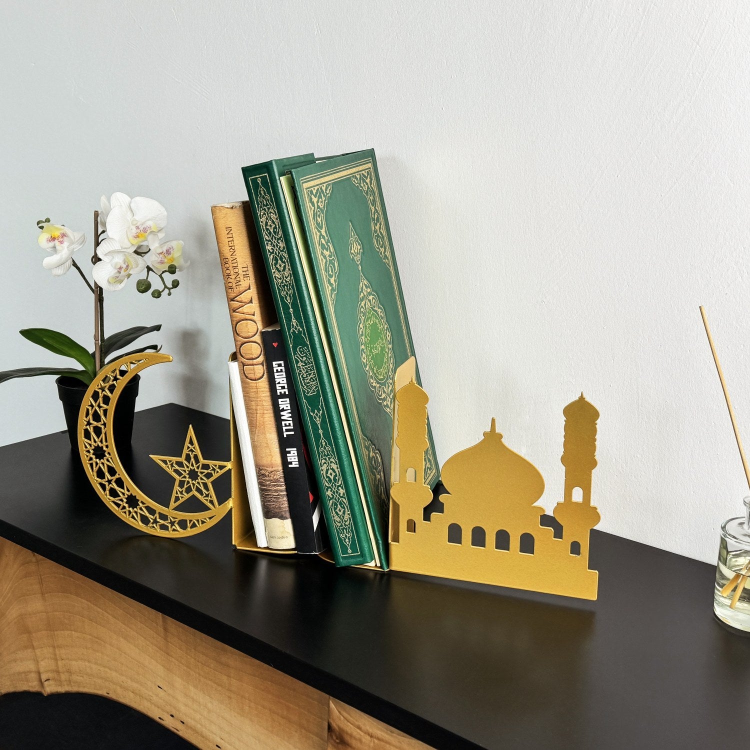 Islamic Home Decor - Mosque and Crescent Metal Bookends for Quran, Books & Shelves - Perfect for Muslim Prayer Room, Study Desk & Gift Giving