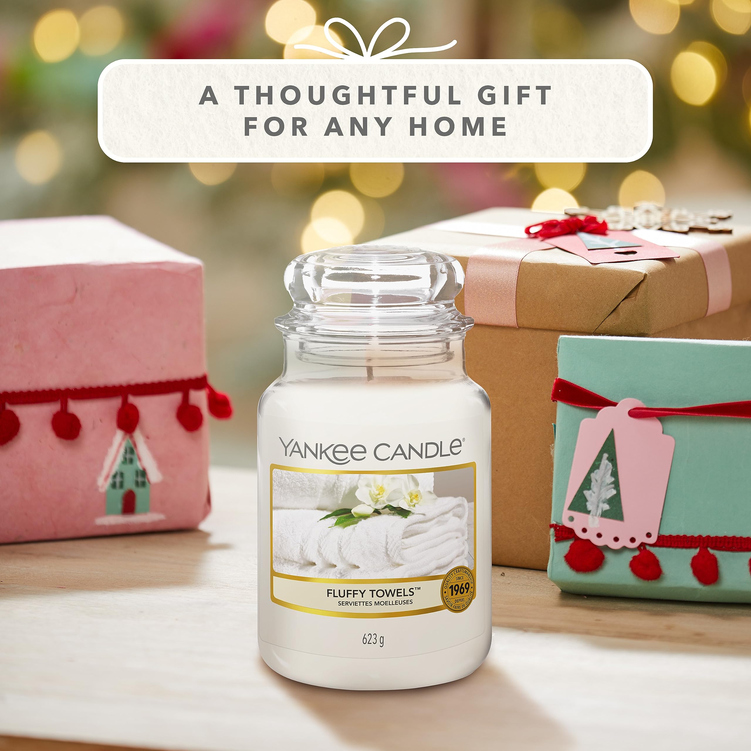 Yankee Candle Fluffy Towels Scented - 22oz Large Jar Single Wick Candle with 110+ Hours Burn Time | Fresh Laundry Fragrance for Home, Bathroom & Bedroom Decor