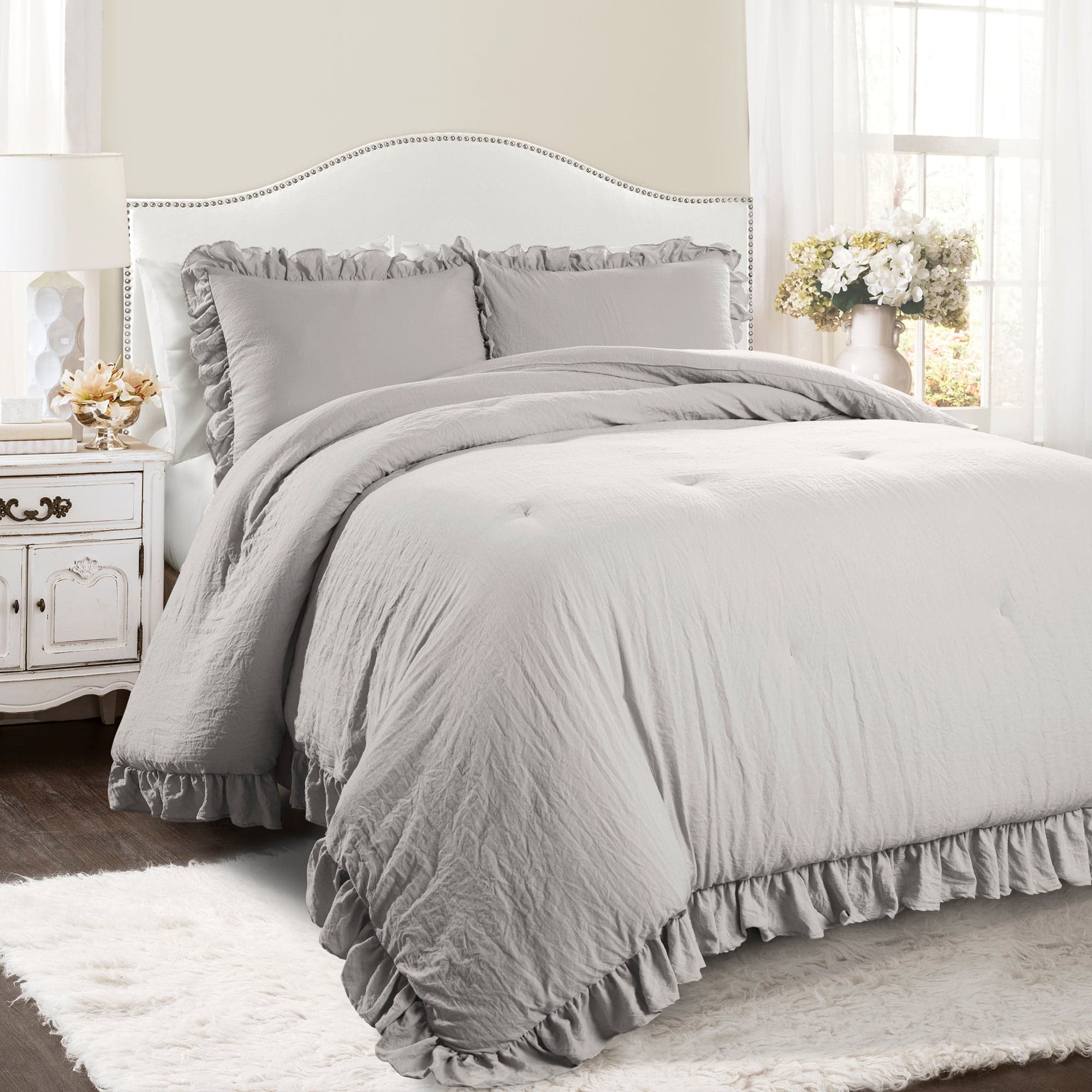 Reyna 3-Piece Comforter Set - Soft & Luxurious Bedding for Queen/King Size Beds - Perfect for Master Bedrooms, Guest Rooms & Cozy Home Decor