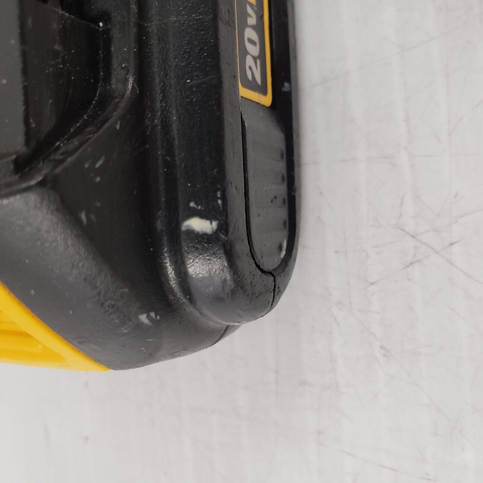 DEWALT DCB207 20V MAX Lithium-Ion Battery Replacement - Compatible with DEWALT 20V Tools - Power Drills, Saws, Flashlights & More - Perfect for Construction, DIY Projects & Home Improvement