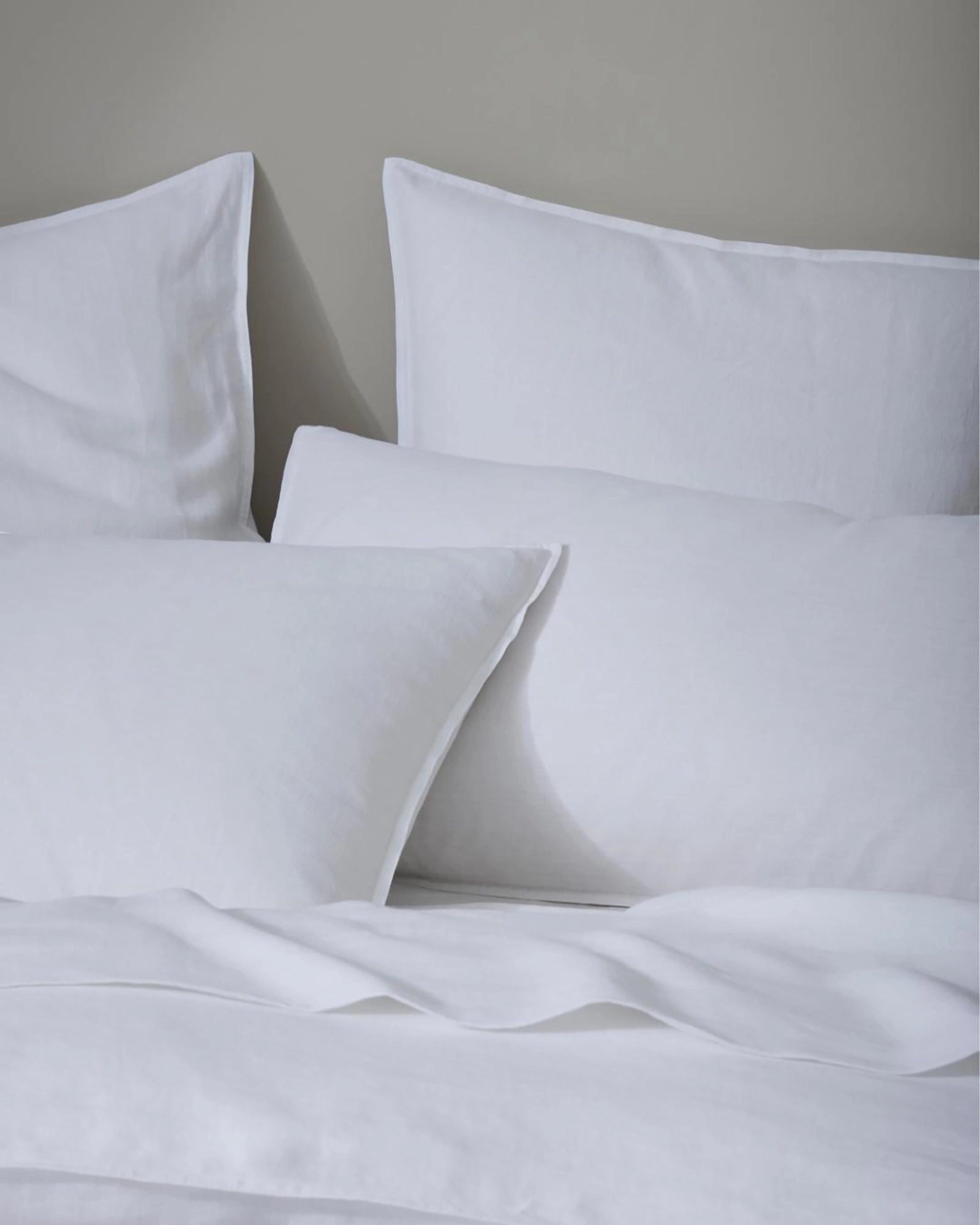 Premium Ravello Pillowcase Set - 100% Cotton White Bedding - Soft & Breathable for Side Sleepers - Perfect for Guest Rooms, Hotels & Home Decor
