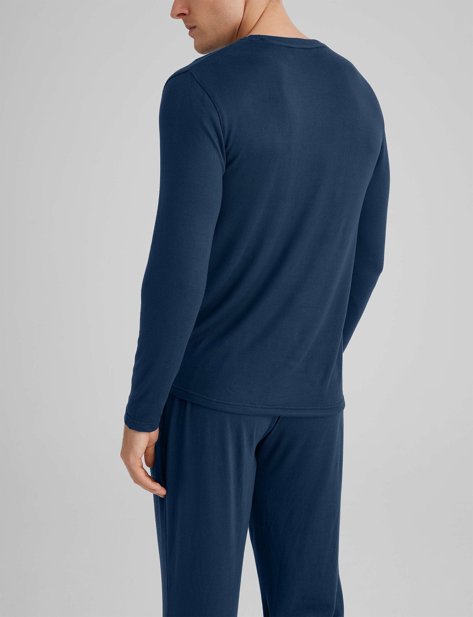 Cozy Long Sleeve Crewneck Sweatshirt for Women - Soft Casual Pullover for Fall & Winter - Perfect for Lounging, Travel & Layering
