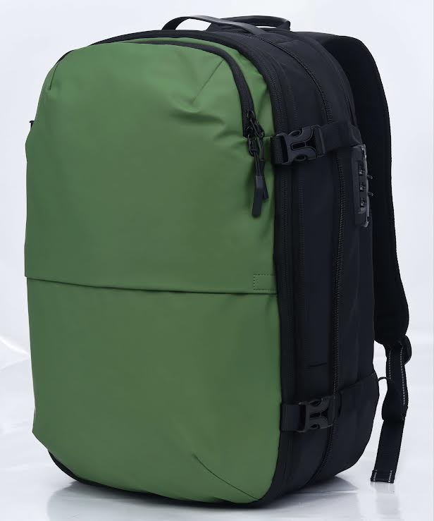 Travelite 17.3 Inch Vacuum Compression Travel Backpack with Hand Pump - Lightweight Green Carry-On Luggage for Airplane, Camping & Outdoor Adventures