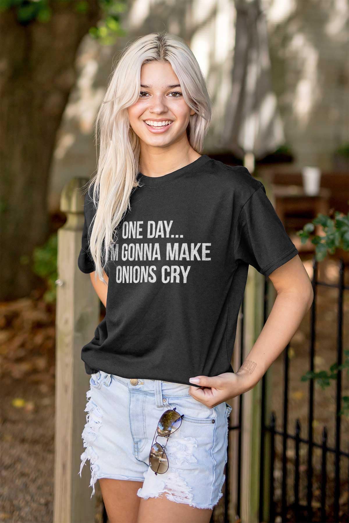 Funny 'I'll Make Onions Cry' Graphic T-Shirt for Men & Women - Perfect for Cooking, Gifts & Casual Wear