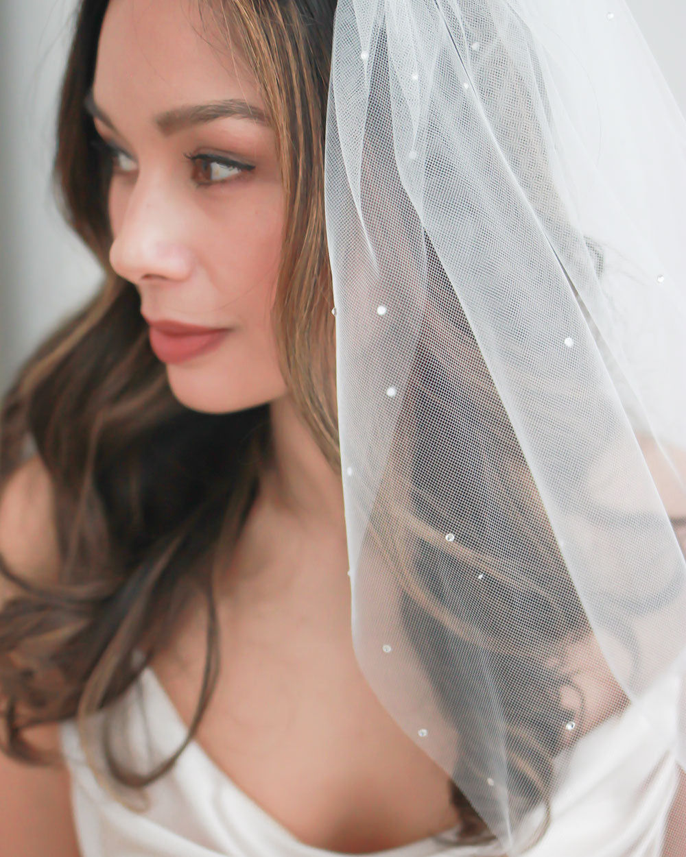 Sparkling Rhinestone Veil for Bridal Wedding Accessories - Elegant Hairpiece for Brides, Prom, Pageants & Special Occasions