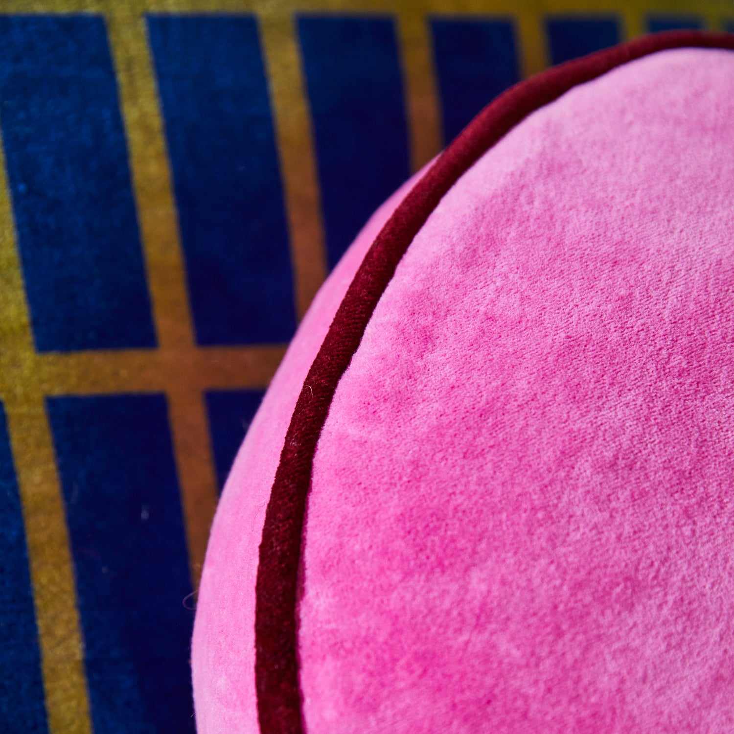 Castilo Round Velvet Cushion - Soft Fuchsia Pink Decorative Throw Pillow for Sofa, Bed & Home Decor - Perfect for Living Room, Bedroom & Nursery Accents