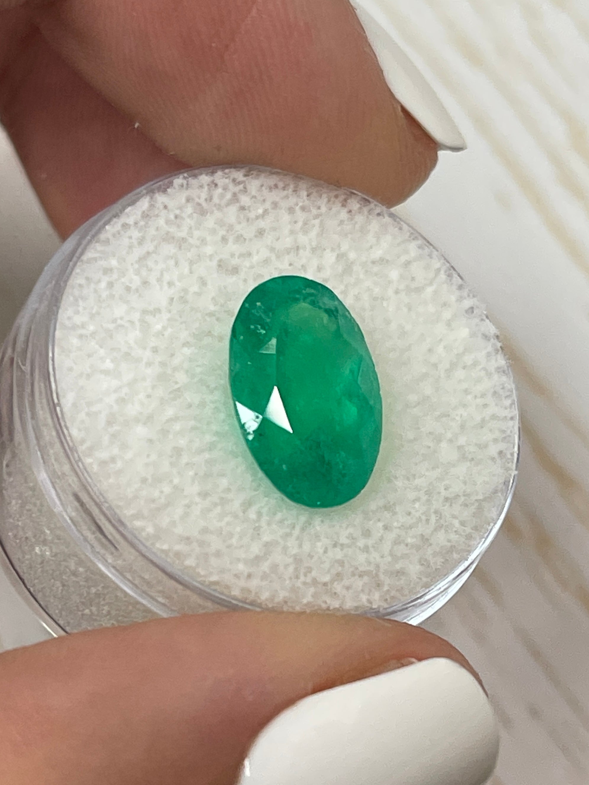 4.52 Carat Natural Colombian Emerald - Elongated Oval Cut Loose Gemstone, Grassy Green Color for Jewelry Making, Engagement Rings & Fine Collections