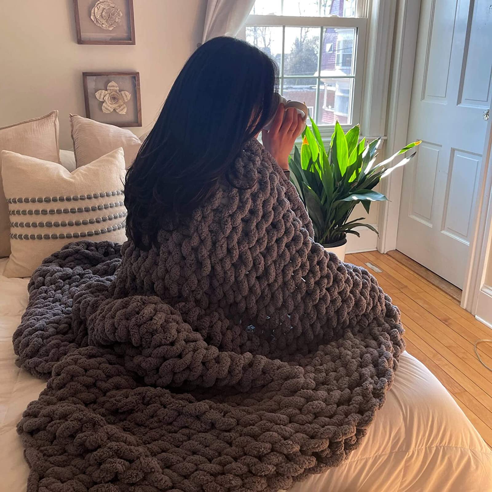 Super Soft Chunky Knit Blanket - Extra Large Cozy Chenille Throw for Bed & Sofa - Warm Winter Blanket for Home Decor, Living Room, Bedroom & Gifts