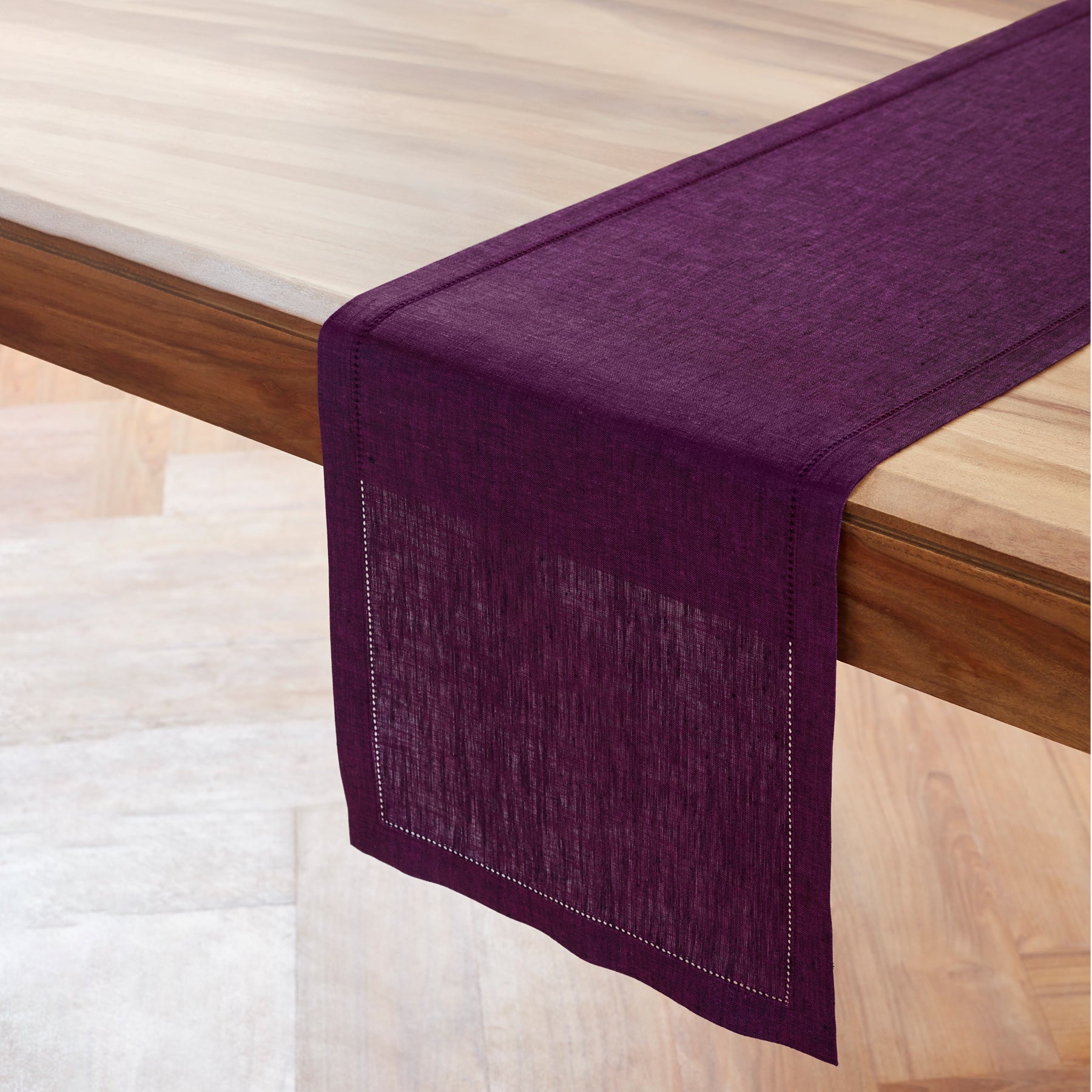 Elegant Milan Table Runner for Dining Room Decor - Perfect for Weddings, Parties, and Holiday Tablescapes