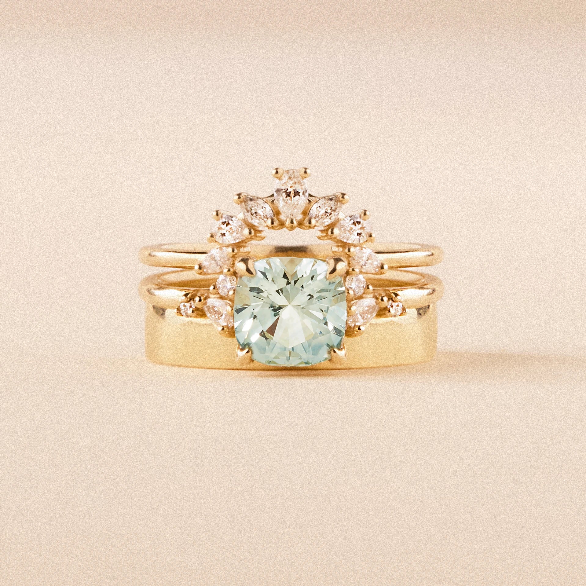 Valley of Dreams Unique Princess Cut Sapphire Ring in 14K Yellow Gold – Perfect for Weddings, Anniversaries & Special Occasions