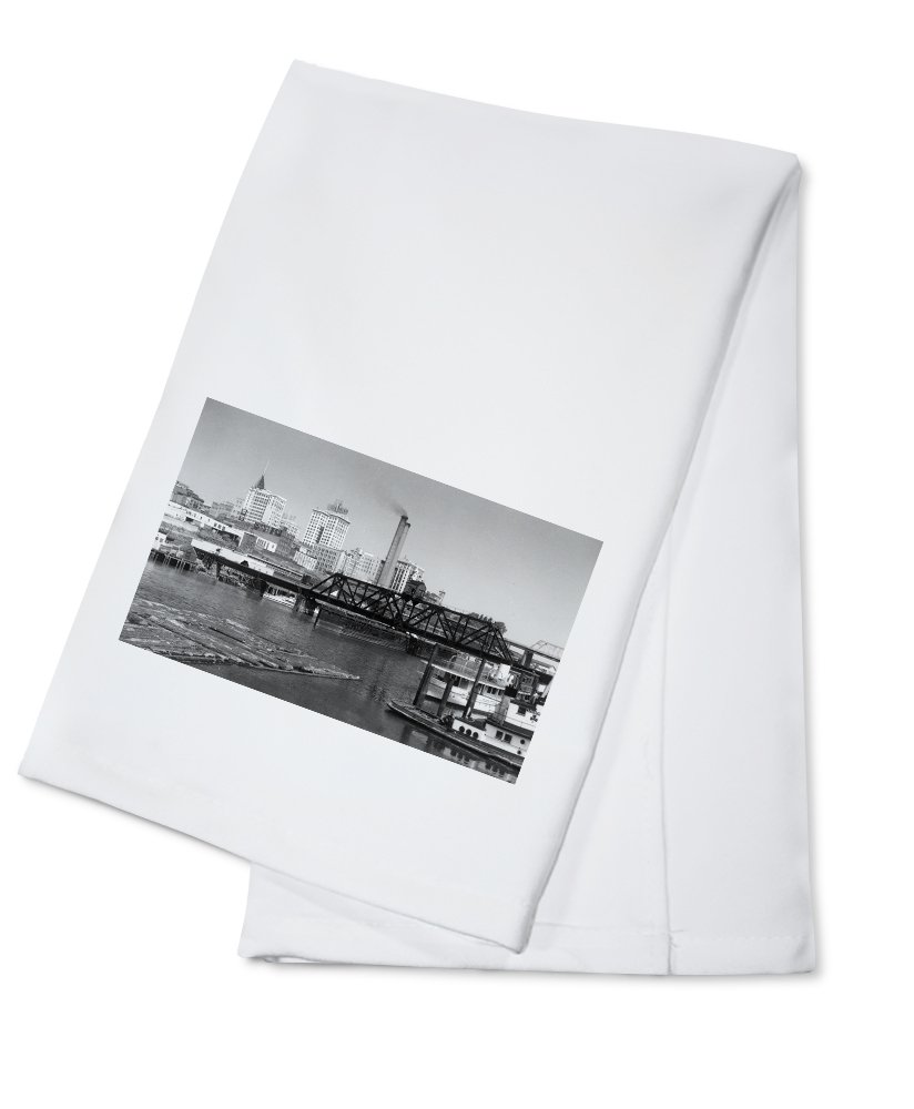 Premium 100% Cotton Tea Towel - Tacoma Washington Skyline Design, Decorative Hand Towel for Kitchen & Home Decor | Perfect for Dish Drying, Gift Giving & Farmhouse Style Kitchens