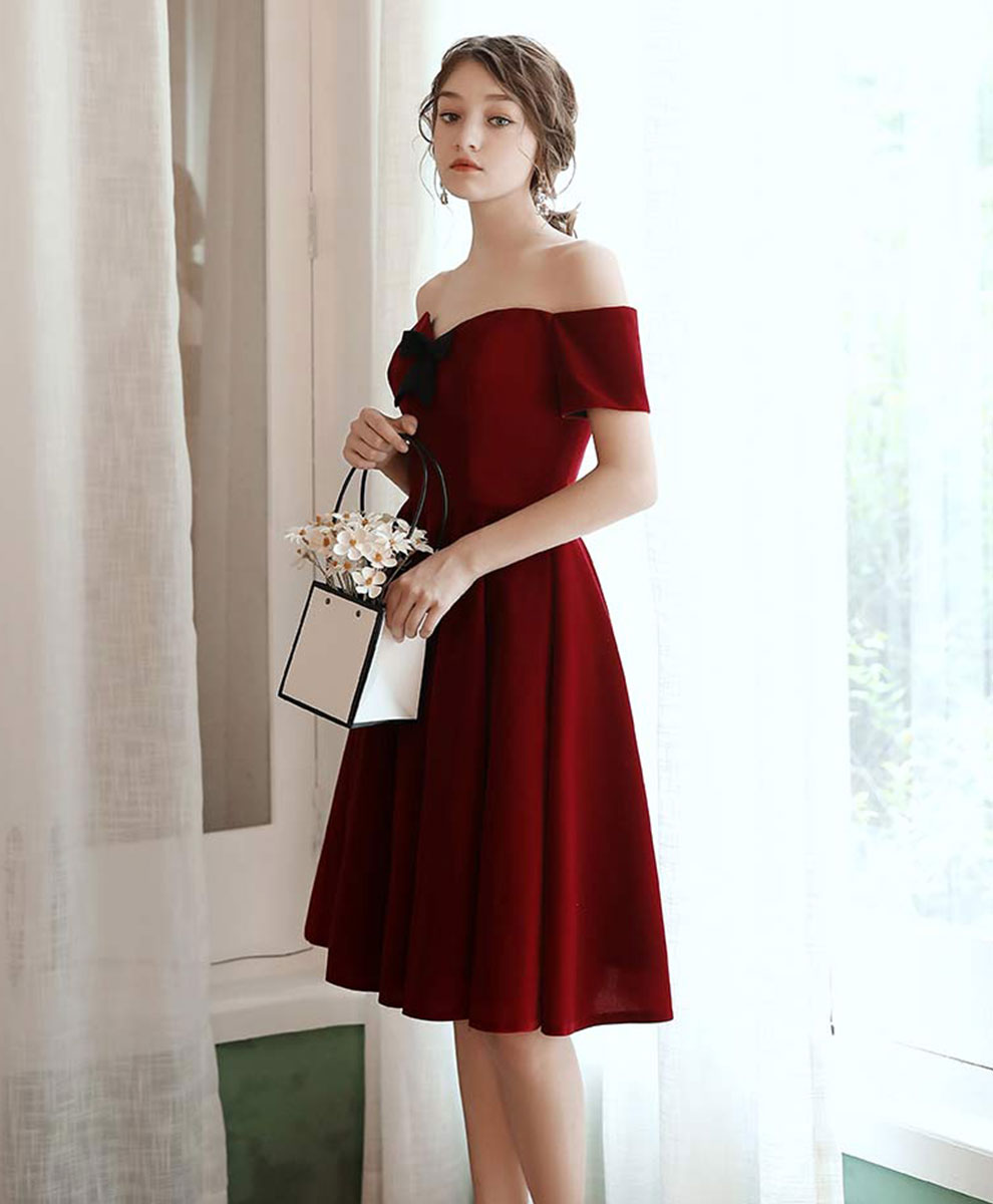 Elegant Burgundy Short Prom Dress for Homecoming - Perfect for Dances, Parties & Special Occasions