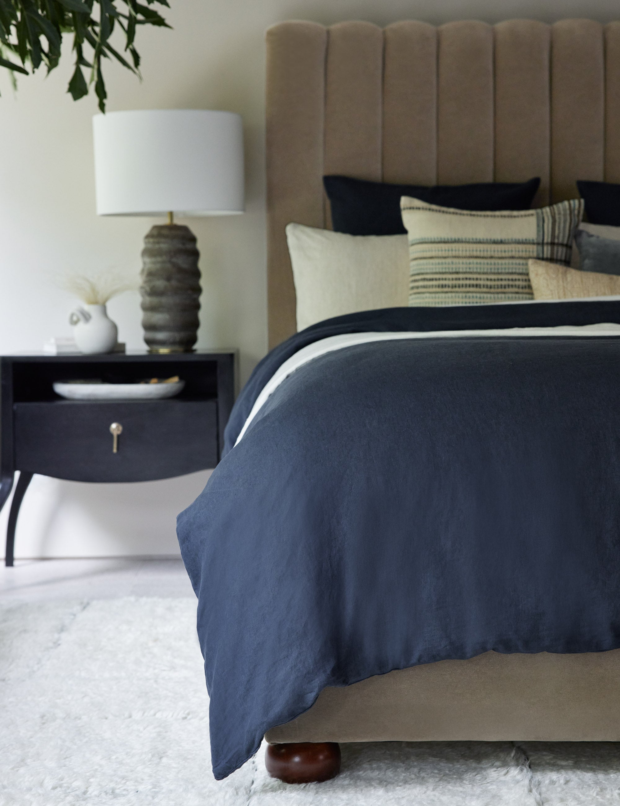 Premium European Flax Linen Duvet Cover Set by Cultiver - Breathable & Hypoallergenic Bedding for All Seasons - Perfect for Master Bedroom, Guest Room & Vacation Homes