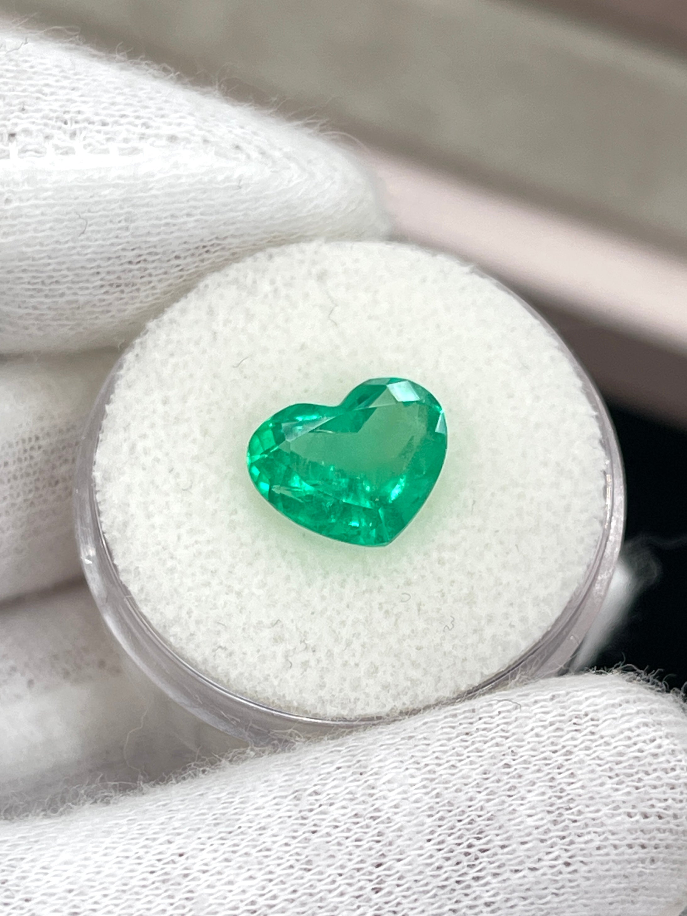 2.76 Carat 9x11mm Bright Medium Green Natural Loose Colombian Emerald Heart Cut Gemstone for Jewelry Making, Engagement Rings & Luxury Gifts