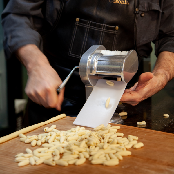 Vitantonio Gustoso Cavatelli Maker - Authentic Italian Pasta Machine for Homemade Cavatelli - Perfect for Italian Cuisine, Family Dinners & Gourmet Cooking