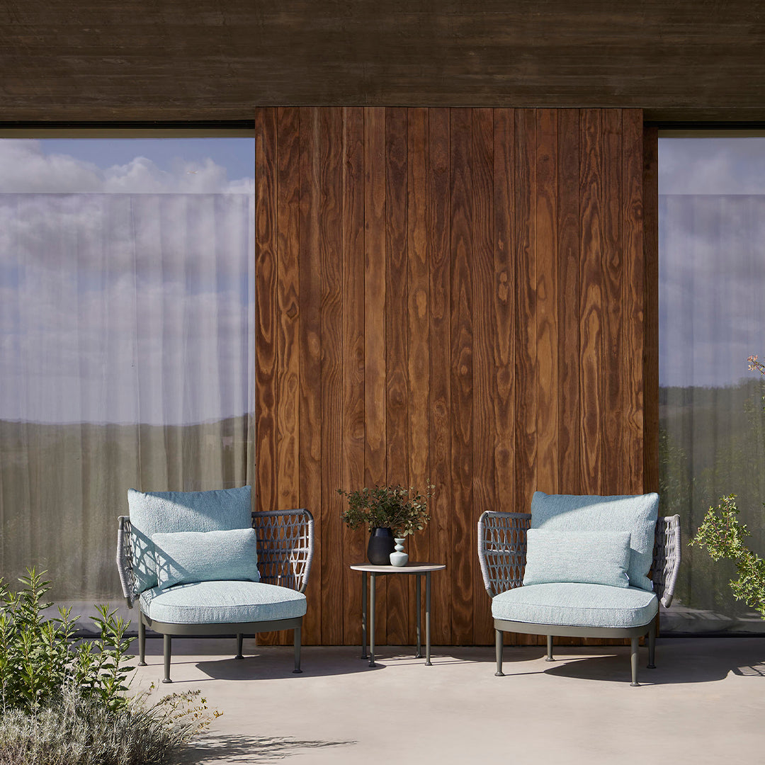 Stylish Curio Outdoor Side Table - Durable Weather-Resistant Patio Furniture for Garden, Poolside & Balcony Decor
