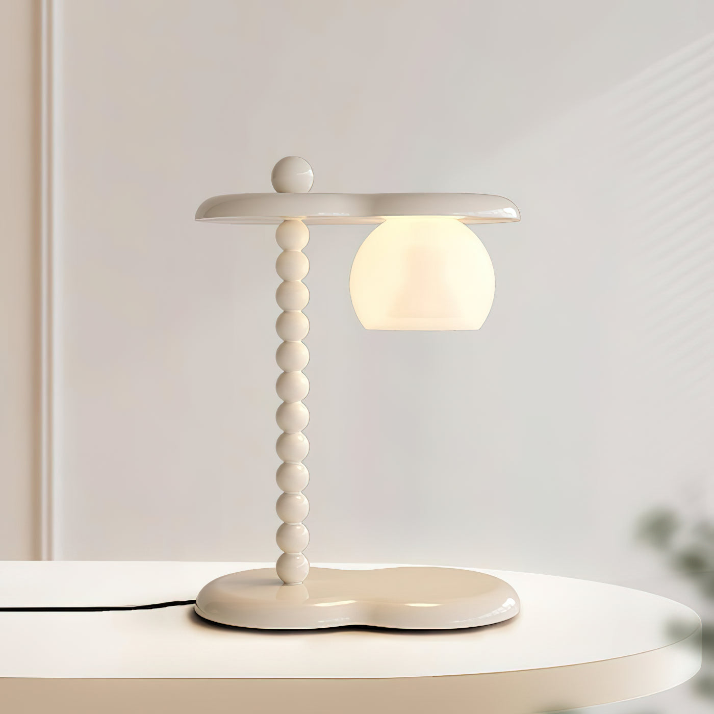 Everalda Modern Table Lamp - Stylish Bedside & Desk Lighting for Home & Office - Perfect for Reading, Working & Decorating