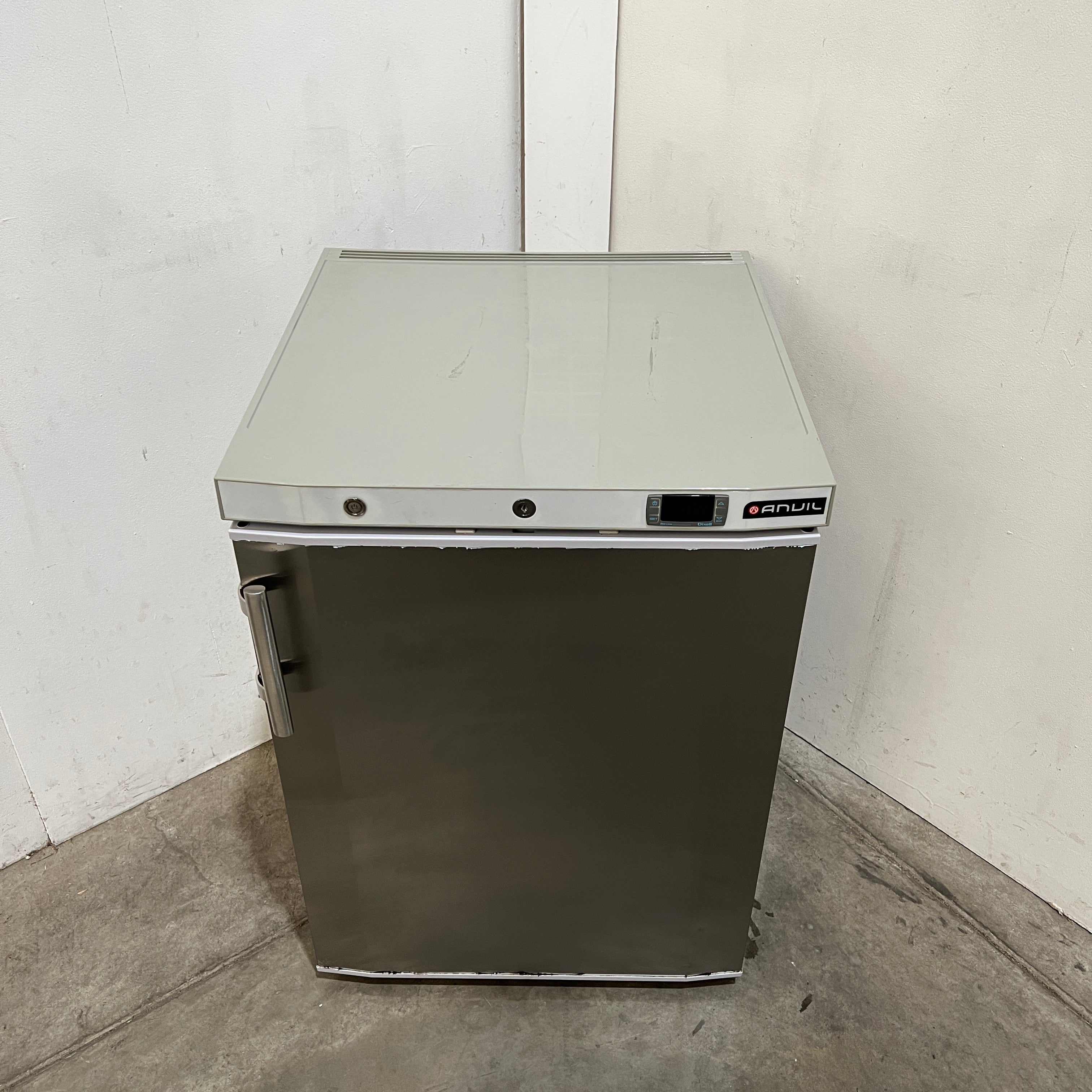 Anvil FBF2203 Underbench Freezer - Compact Commercial Freezer for Restaurants, Bars & Home Use - Energy Efficient Upright Freezer with Digital Display - Perfect for Kitchen, Garage or Basement Storage