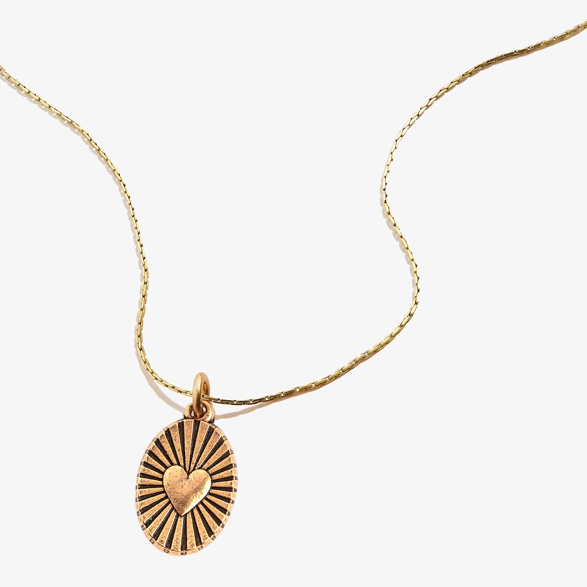 Heart Embossed Charm Necklace - Elegant Silver Pendant for Women, Perfect for Valentine's Day Gifts & Romantic Date Nights