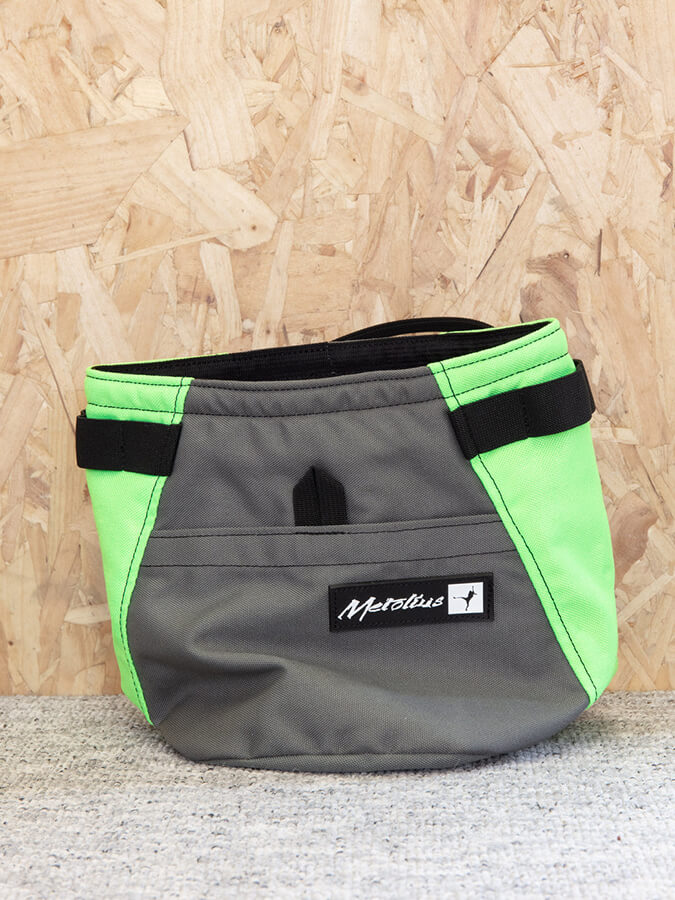Metolius Dustbin Bouldering Bucket - Chalk Bag for Rock Climbing & Bouldering - Perfect for Gym Training & Outdoor Adventures