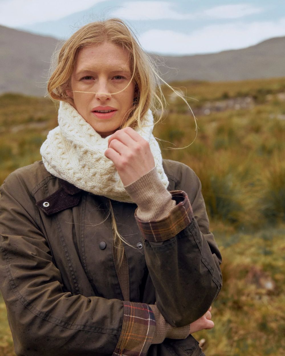 Aran Merino Wool Snood Scarf - Warm & Soft Winter Neck Warmer for Men & Women - Perfect for Skiing, Hiking & Outdoor Activities