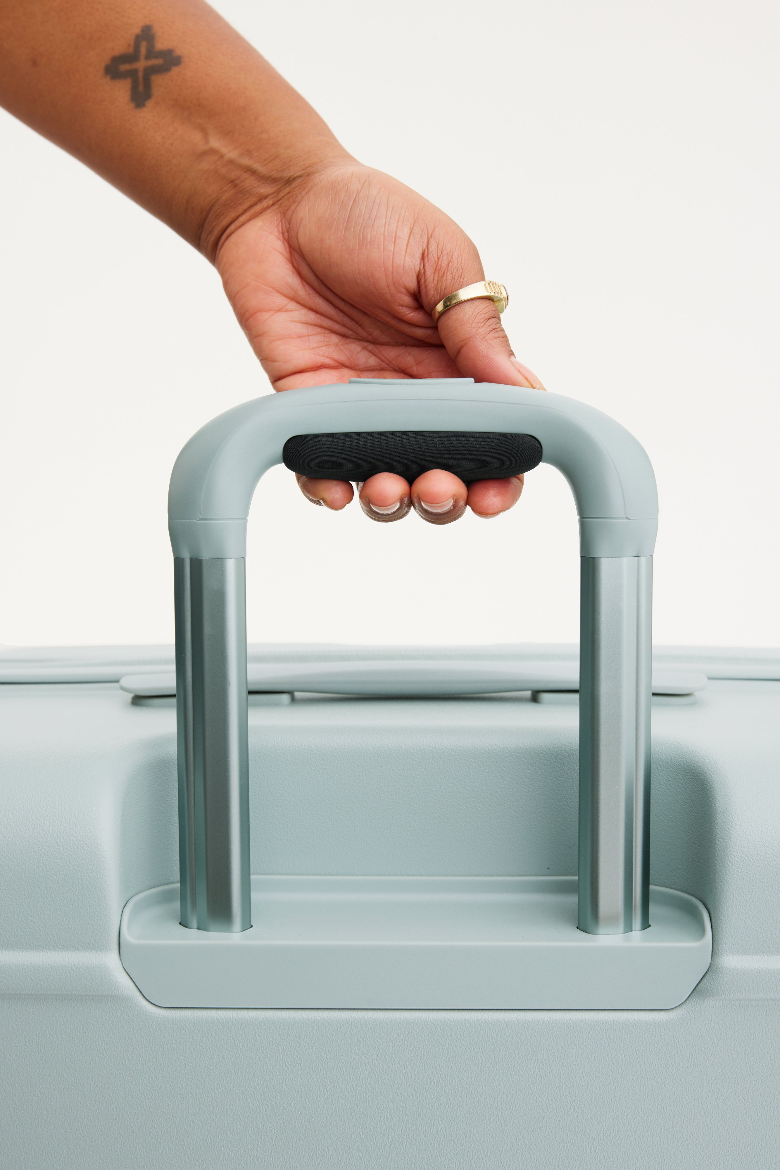 Slate Medium Check-In Roller Luggage - Perfect for Air Travel, Business Trips & Weekend Getaways