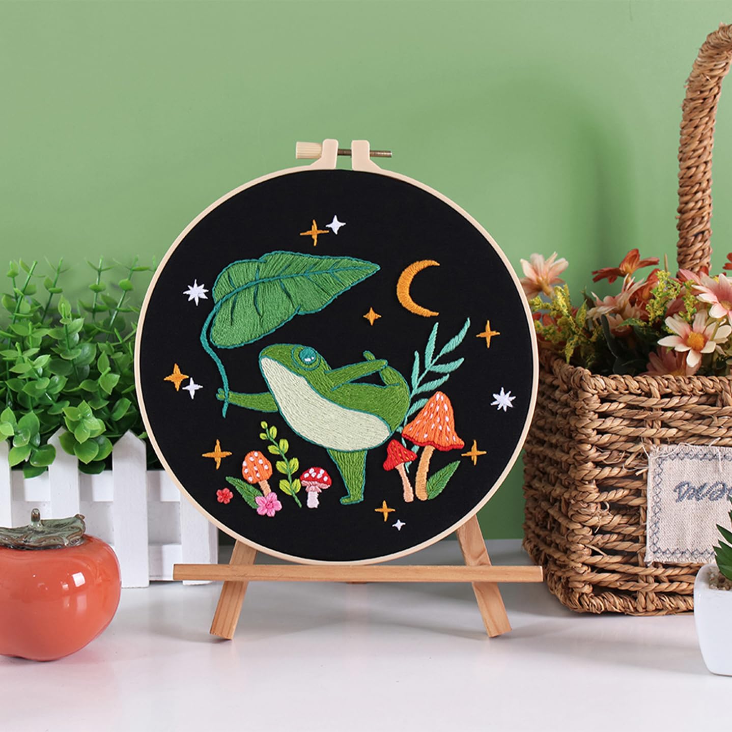 Louise Maelys Beginner Embroidery Kit - Frog Design Cross Stitch Set with Art Night Pattern for Adults | DIY Needlepoint Starter Kit for Home Decor & Craft Night Projects