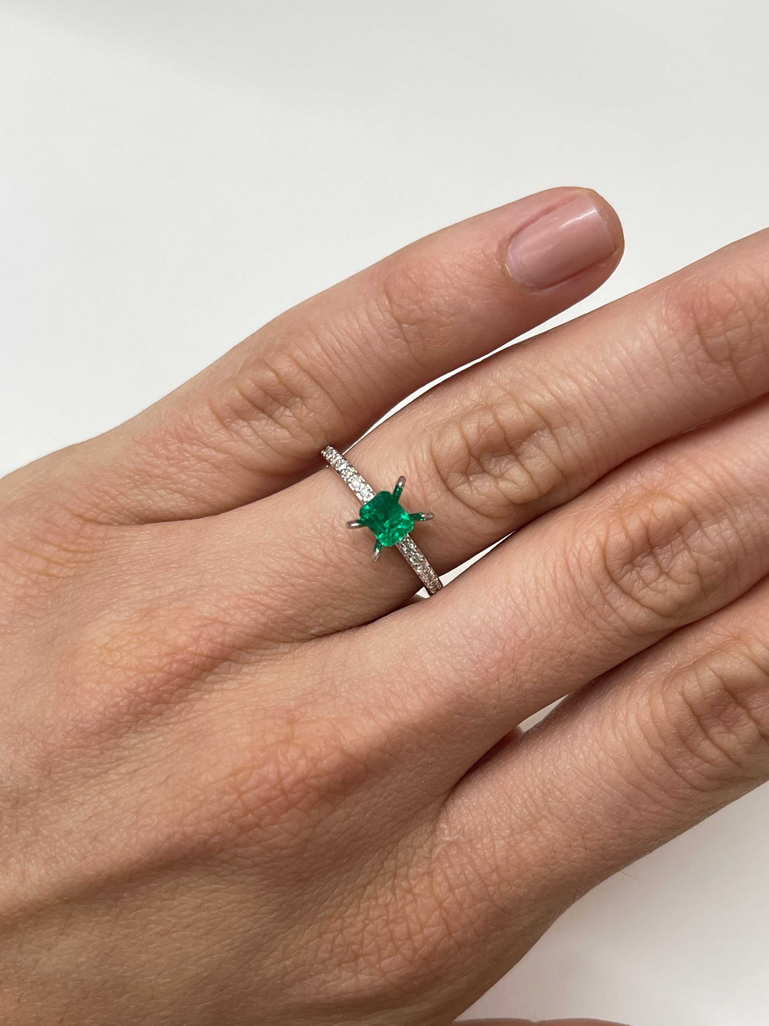 0.62 Carat 5x4mm AAA+ Fine Loose Colombian Emerald Gemstone - Emerald Cut for Jewelry Making, Engagement Rings & Luxury Gifts