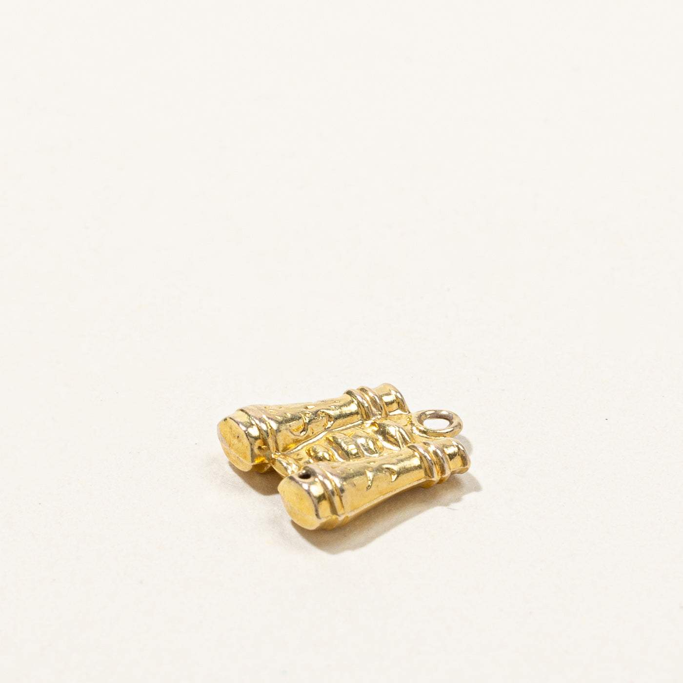 9K Gold Binoculars Charm Pendant - Elegant Jewelry for Travel Enthusiasts & Nature Lovers - Perfect for Necklaces, Bracelets & Gifts